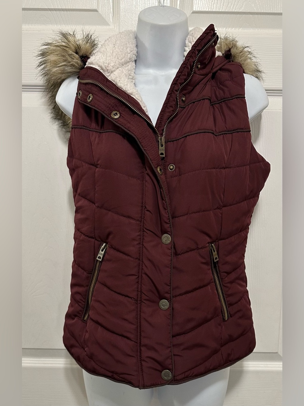 Aeropostale Burgundy Quilted Hooded Puffer Vest with Faux Fur Trim